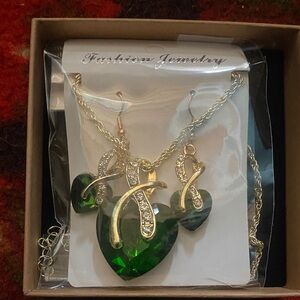 Fashion Jewelry Green Heart Necklace and Earring Set